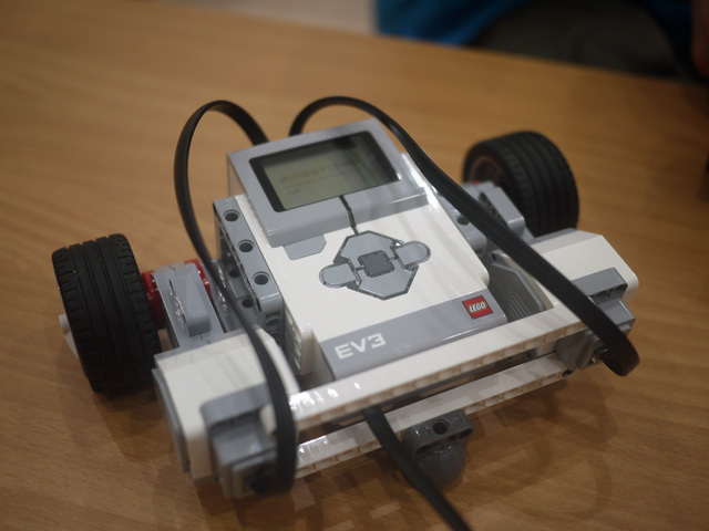 「レゴ®スクール」でプログラミングに挑戦!