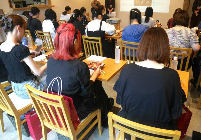 【ベルメゾンのキャラ推せち】　「おせち・一段重『刀剣乱舞ONLINE』」試食会｜ファンの方同士の交流も♪クイズ大会や撮影会は大盛り上がりでした！
