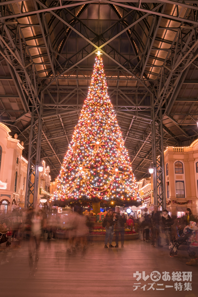 ワールドバザールの巨大クリスマスツリー｜東京ディズニーランド2017年「クリスマス・ファンタジー」