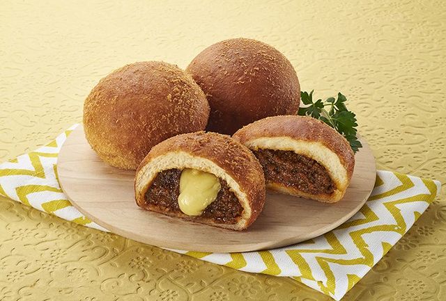 『スープカリーばぐばぐ』キーマカレーパン・チーズキーマカレーパン 