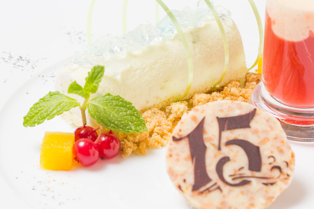 パイナップルソルベ入りライムパルフェ 　ストロベリースープ