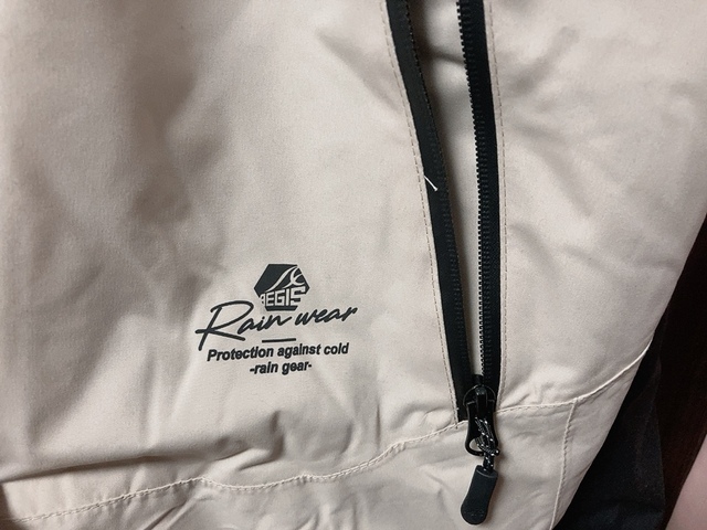 【ワークマン DIALIGHT(ディアライト)ウォームジャケット】大口のファスナーがポイント