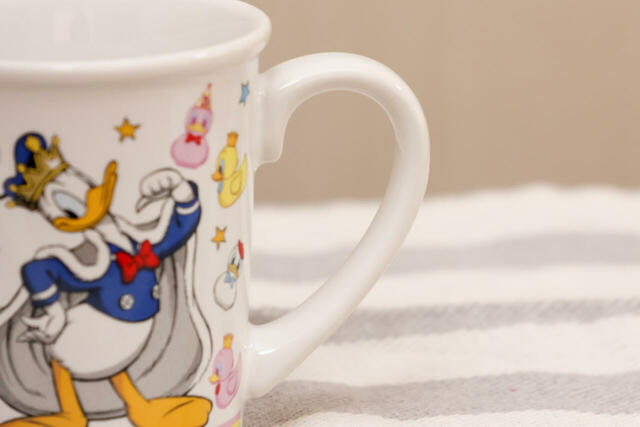 ブルーゼリー＆マンゴームース、スーベニアカップ付き 1200円｜持ち手の形はシンプル