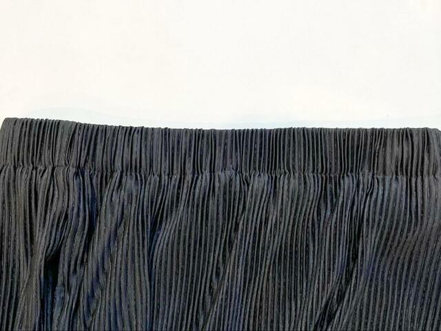 【GLOBAL WORK 多機能プリーツIラインスカート】ウエストは総ゴムで伸縮性があり、ストレスフリーに着られます