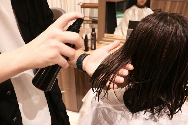 【oggi otto セラムCMCミスト200ml】うるおいを与えながらダメージを補修します