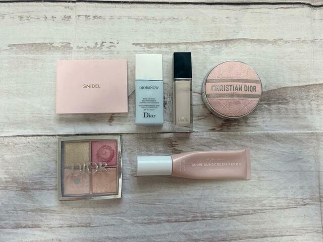 上段に入れたコスメたち