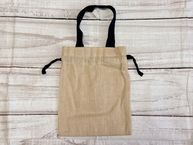 背面は装飾がないシンプルなデザイン