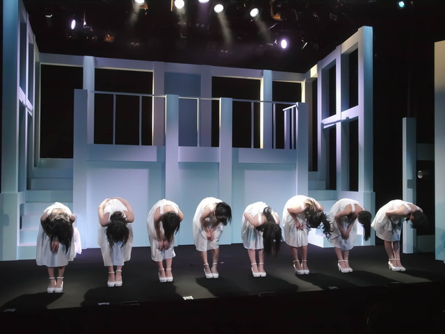 こぶしファクトリー「WEEK END SURVIVOR」／舞台シーン