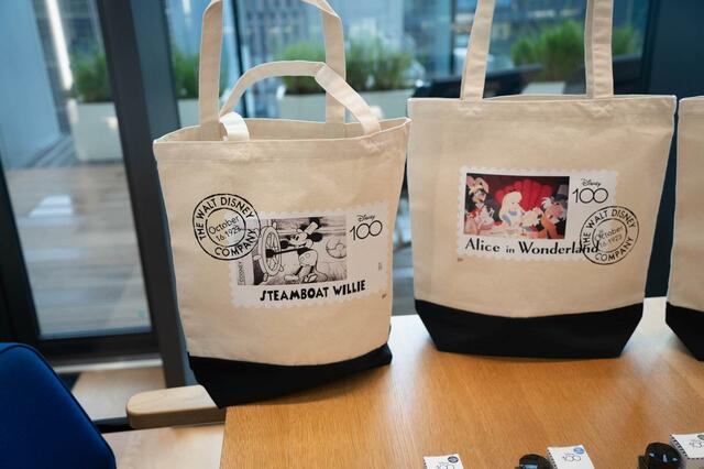 トートバッグ｜3,300円｜銀座 伊東屋「ディズニー100周年」グッズ