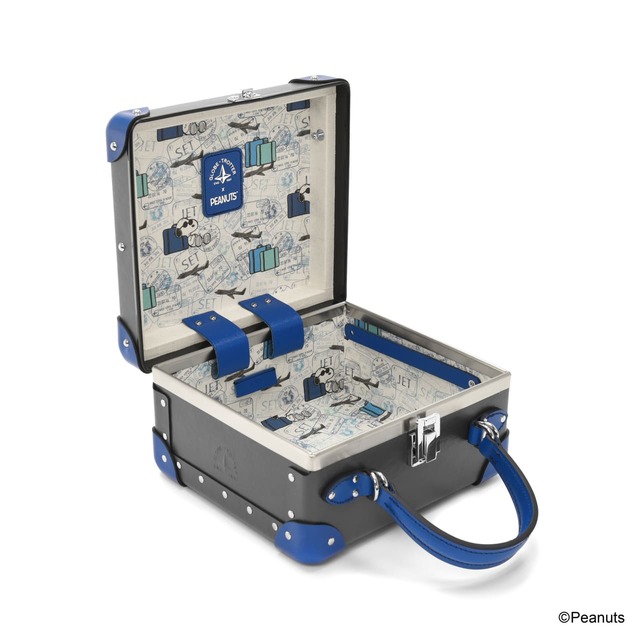 【グローブ・トロッター×PEANUTS】チャコールｘコバルトブルーのカラーの内装は華やかな総柄！