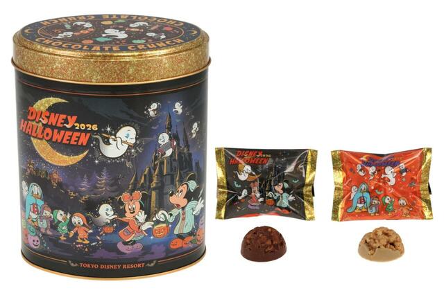 チョコレートクランチ 2,200円|妖しげなパークへ足を踏み入れてしまったディズニーの仲間たちを描いたグッズ|東京ディズニーリゾート「ディズニー・ハロウィーン」|販売店舗:東京ディズニーランド「ワールドバザール・コンフェクショナリー」、東京ディズニーシー「ヴァレンティーナズ・スウィート」|発売日:2026年9月15日(火)