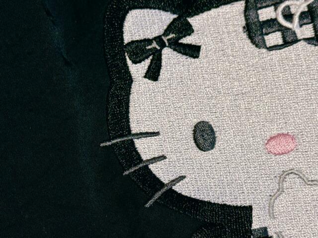 刺しゅうもとても美しく、2千円台とは思えないほど高見え!