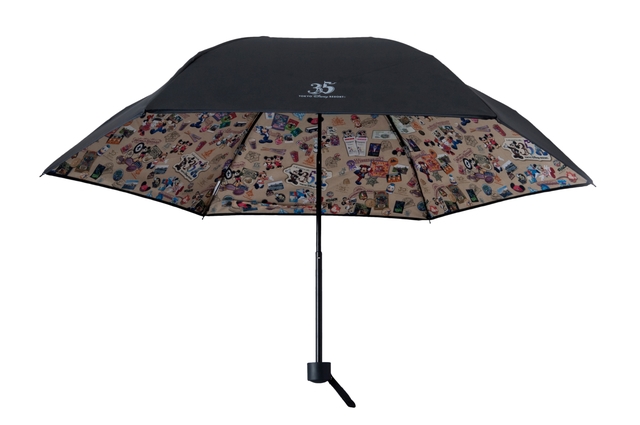 晴雨兼用傘（折りたたみ） 5,500円｜親骨の長さ約55cm、（収納袋/たたんだ状態）長さ約24×幅約11cm、（収納袋/のばした状態）長さ約41.5×幅約11cm、収納袋付き（2段階の長さで使用できます）、遮光UVカット99%以上｜東京ディズニーリゾート35周年“Happiest Celebration! ”スペシャルグッズ