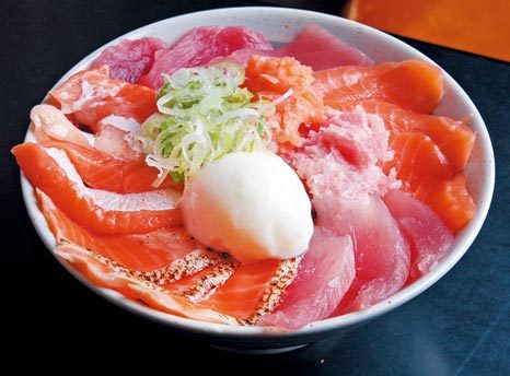 究極の海鮮丼 若狭家 難波店　ギンギラ丼 1380円