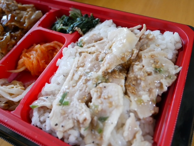 【ダブルカルビの焼肉弁当】塩カルビ&麦ごはんが最高に合う!