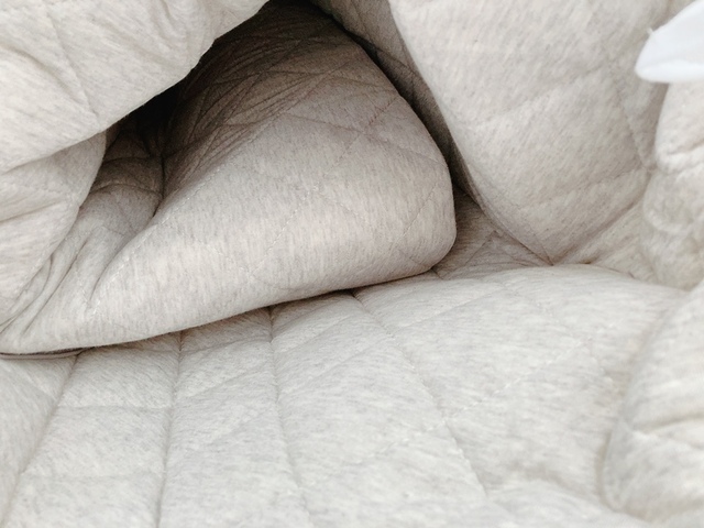 【ニトリ 綿入り洗えるキルトラグ(オーガニックコットン混 OGキルト s185X185 TC13)】小さく丸めて洗濯機に入れるだけ