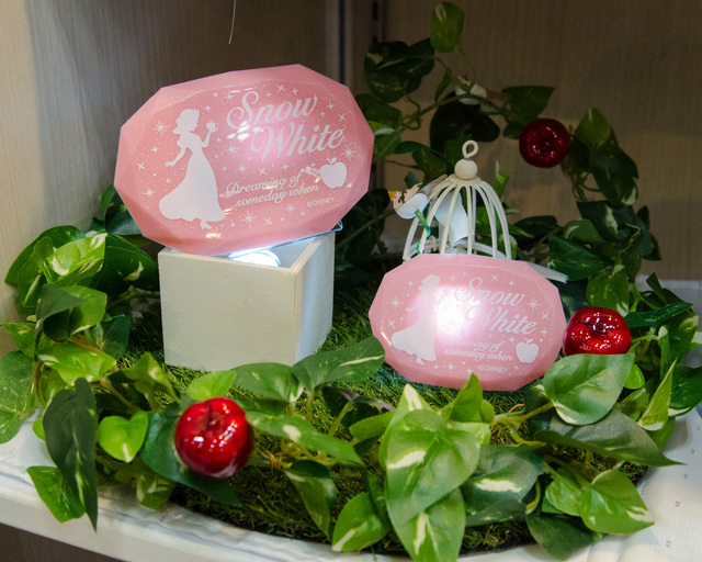 ウェットティッシュふた(白雪姫)