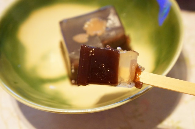 鶴屋吉信／花つどり（291円）