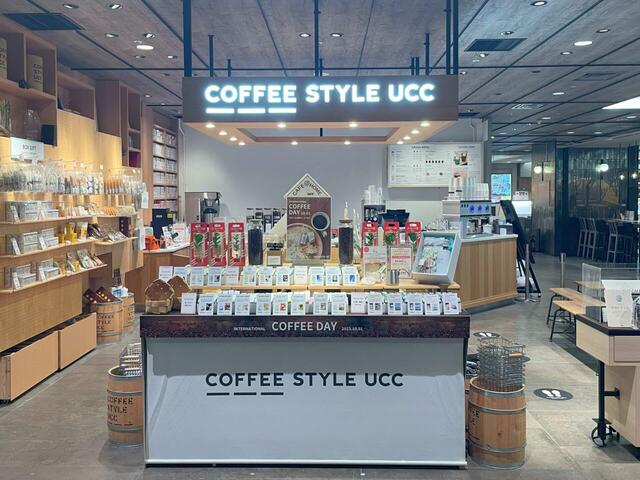 「COFFEE STYLE UCC 横浜店」【ムーミンオリジナル巾着＆ボトル付きも！数量限定『CAFE@HOME ムーミン谷 水淹れアイスコーヒー』発売スタート！】