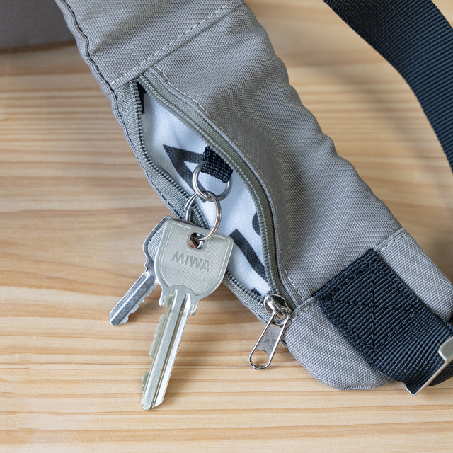 リュックを背負ったまま鍵の出し入れができる鍵ポケット
