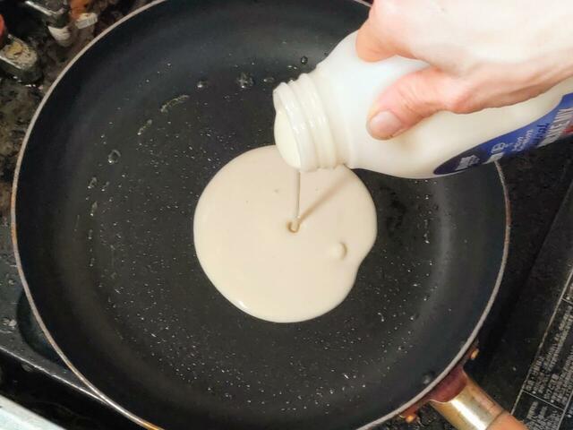 【コストコ オーガニック パンケーキミックス 300g＋900g 1298円】ボトルに牛乳を入れてよく振り、フライパンで焼く