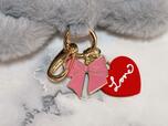 キーホルダー部分にはキュートなチャームが2個もついています！【スターバックス新作】バレンタイン2026「ファーポーチキャット」