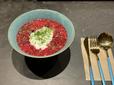 【吉祥寺『Babusya REY（バブーシャ・レイ）』】冷たいボルシチ「スヴェコルニク」。具沢山で量も多く、シェアも可能だ。涼しくなる頃まで提供する予定