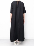 【ワークマン ニュートラルバックリボンワンピース】ゆったりデザインかつストレッチ加工で動きやすいので、レジャーにもガンガン使えます♪