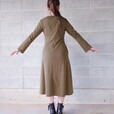 【UNIQLO コットンブレンドフレアワンピース（長袖）】バックスタイルもセンターラインですっきり見え