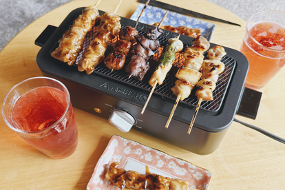 子どもと一緒におうち焼き鳥。山善の電気七輪で、居酒屋気分を気軽に