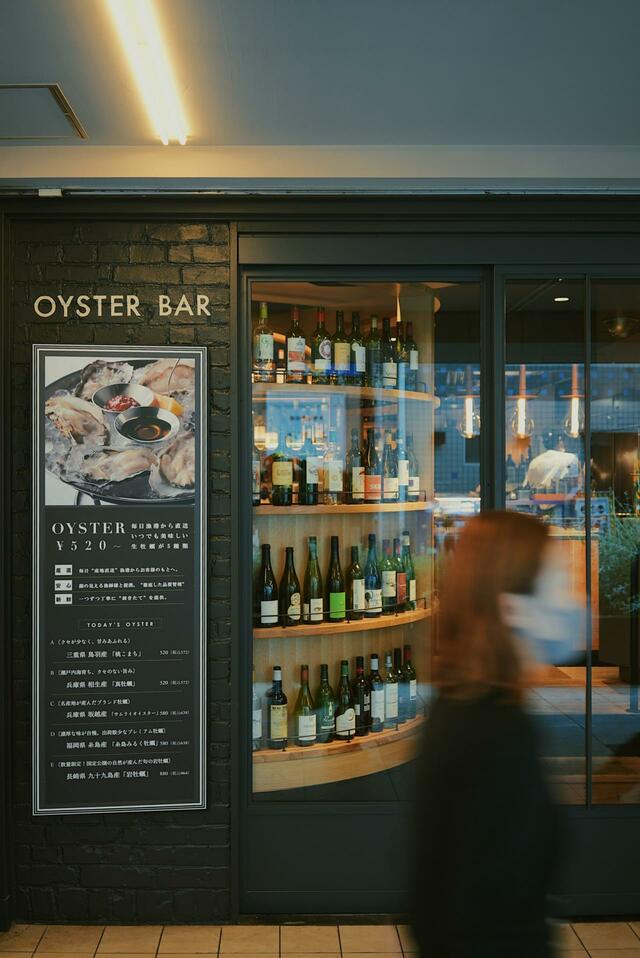 「店舗外観」【“どう考えてもデカすぎる”牡蠣フライ】