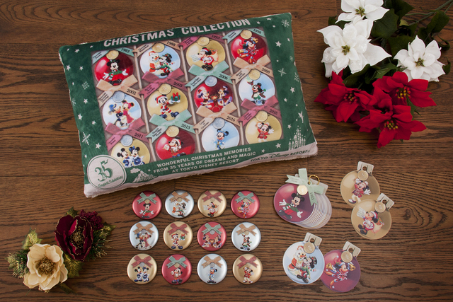 クッション 2,000円、カンバッジセット 3,200円、メモ 700円｜東京ディズニーリゾート「ディズニー・クリスマス」2018