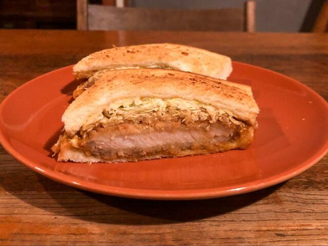 【上島珈琲店 カツサンド】ボリュームたっぷりで期待が高まります