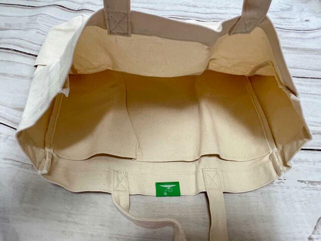 内側にはポケットが1つ【SNOOPY HOBBY TOTE BAG BOOK：スヌーピーの大容量ボックストート】