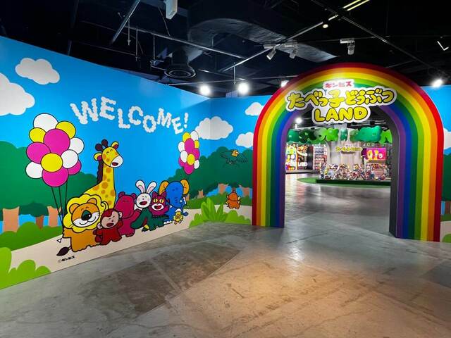 入場チケット　大人（大学生以上）800円、中高生500円、小学生以下無料