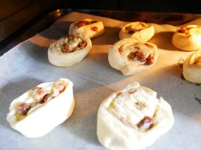 オーブンで焼くと部屋中に焼き立てパンの香りが♪