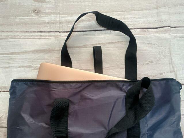 13インチのMacBook Airがラクラク収納できるサイズ感