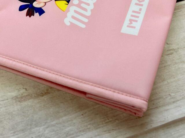 かわいいピンクのポリエステル生地