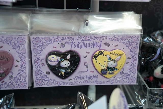 ツイン缶バッジ 880円｜グッズ｜サンリオピューロランド ハロウィーンスペシャルイベント「PUROHALLOWEEN」