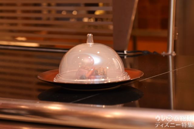 “ディズニー七夕デイズ”エンパイア・グリル・ディナー 2019 瞬間燻製した鴨胸肉のロースト バルサミコソース ミックスナッツのプラリネとともに 撮影/かとうきょうこ