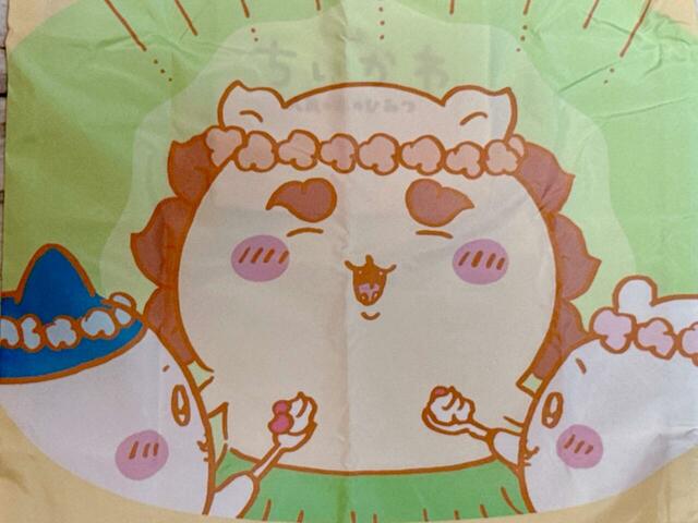 おいシーサーの顔がかわいすぎる〜!両サイドのちいハチにも注目です