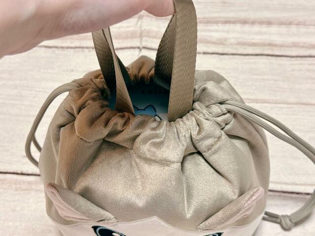 上部には持ち手付きで、持ち運びもラク!