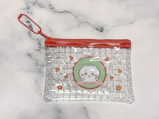 【ちいかわ ミニメッシュポーチ2】控えめにピースサインをするちいかわがかわいい♪