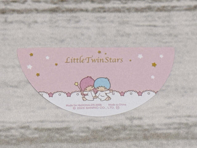 【サンリオ×マクドナルド ハッピーセット第一弾／リトルツインスターズ ゆめかわメモケース】ピンクのメモ用紙は雲の上にいるキキララデザイン。ゆめかわいい世界観が癒し効果抜群♪