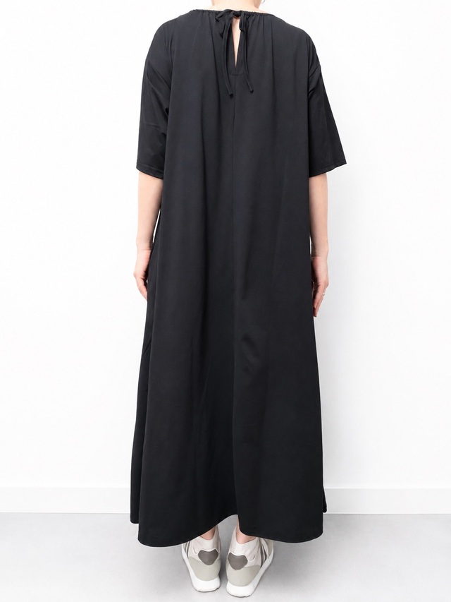 【ワークマン ニュートラルバックリボンワンピース】ゆったりデザインかつストレッチ加工で動きやすいので、レジャーにもガンガン使えます♪