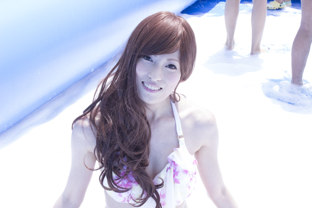 スライドザシティーに参加した水着美女たち