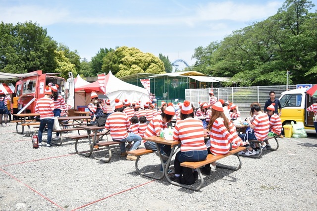 キッチンカーのグルメを楽しむ