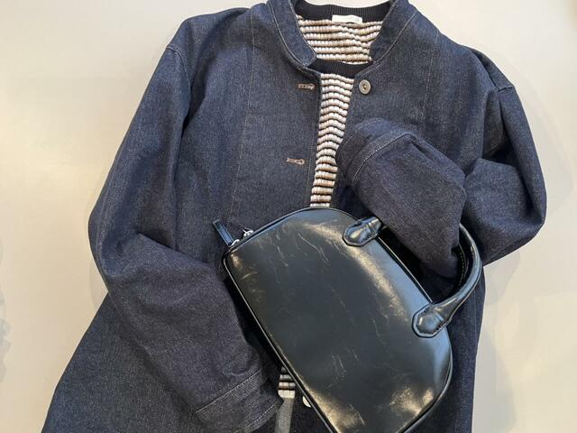 【GU ボーリングバッグ】ニットとデニムのカジュアルな組み合わせはもちろん…⇒