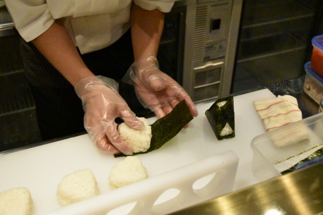 ズレることなくピピっ！と海苔で包む