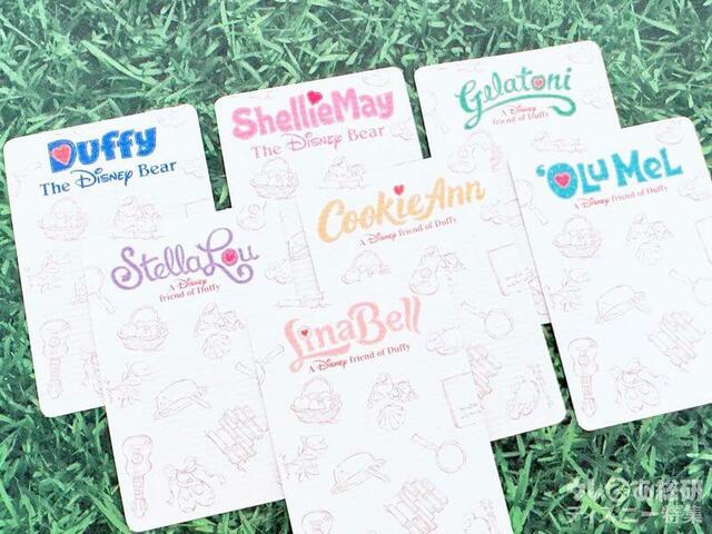 それぞれロゴが違うネームカード